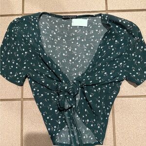 Brandy Melville green floral top tie-in